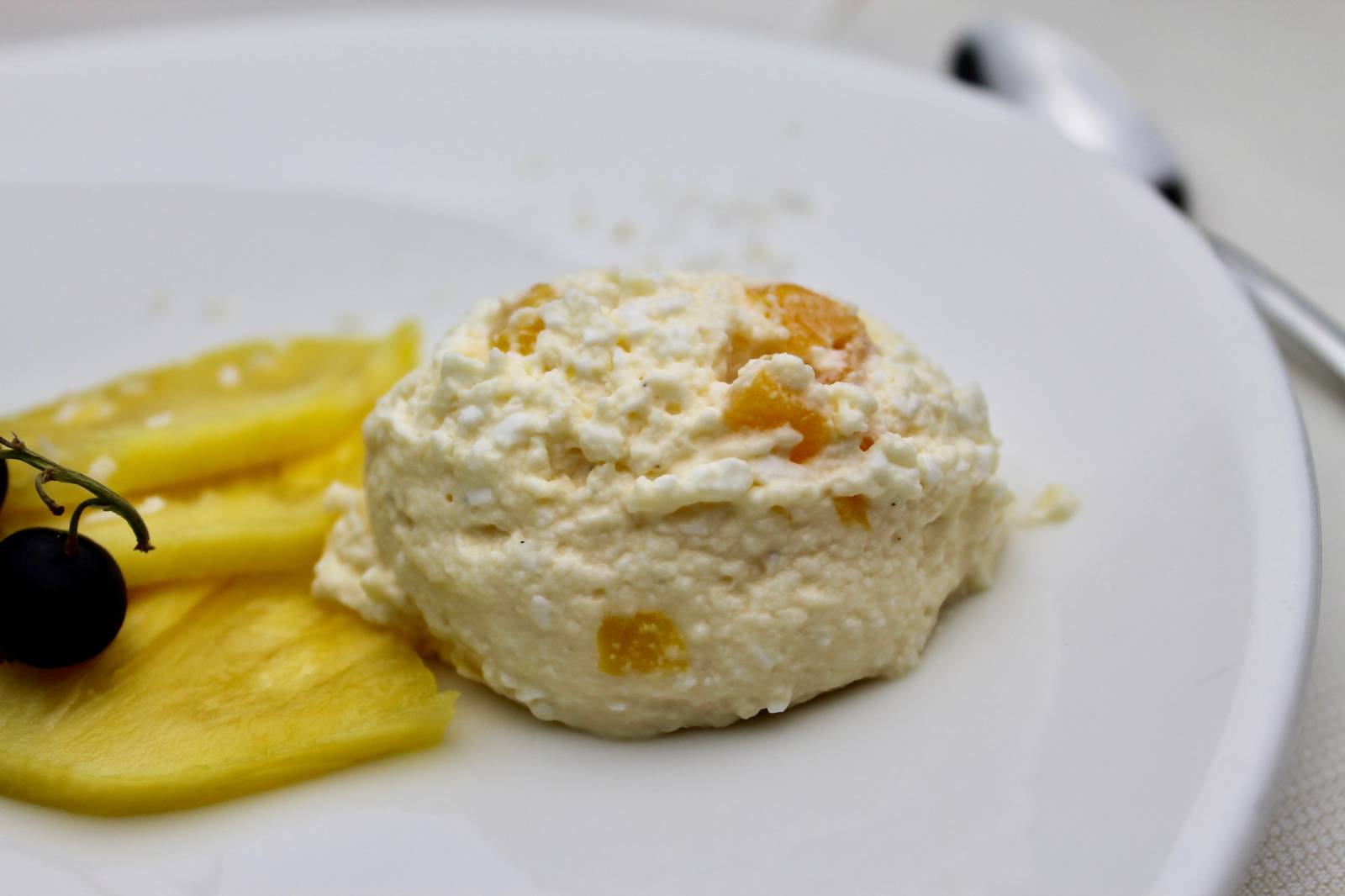 Pfirsich-Hüttenkäse-Mousse Symbolfoto