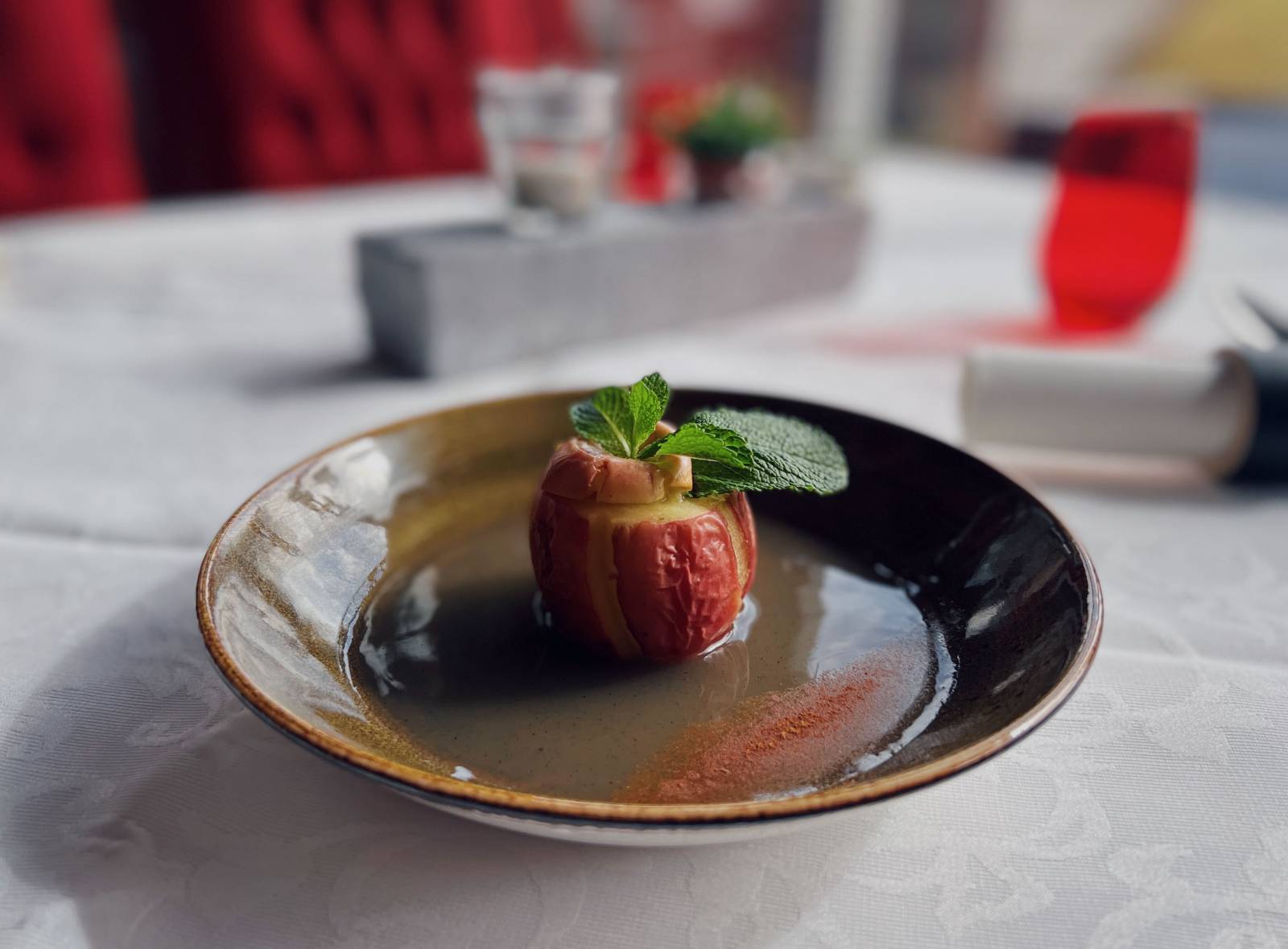 Bratapfel mit Vanille-Weißweinsauce Symbolfoto