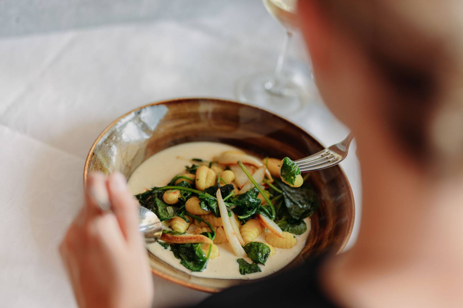 Gnocchi mit Spinat und Birne in Gorgonzolasauce Symbolfoto