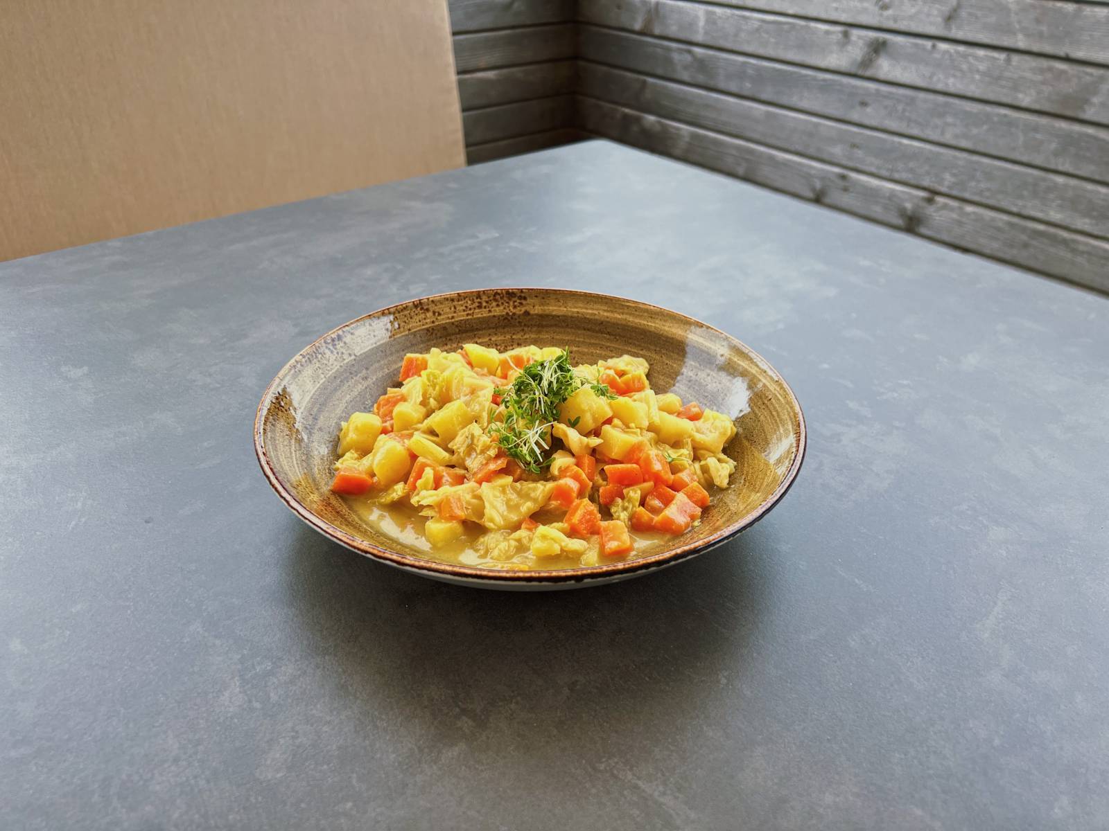 Wirsing-Kartoffel-Karotten-Curry Symbolfoto