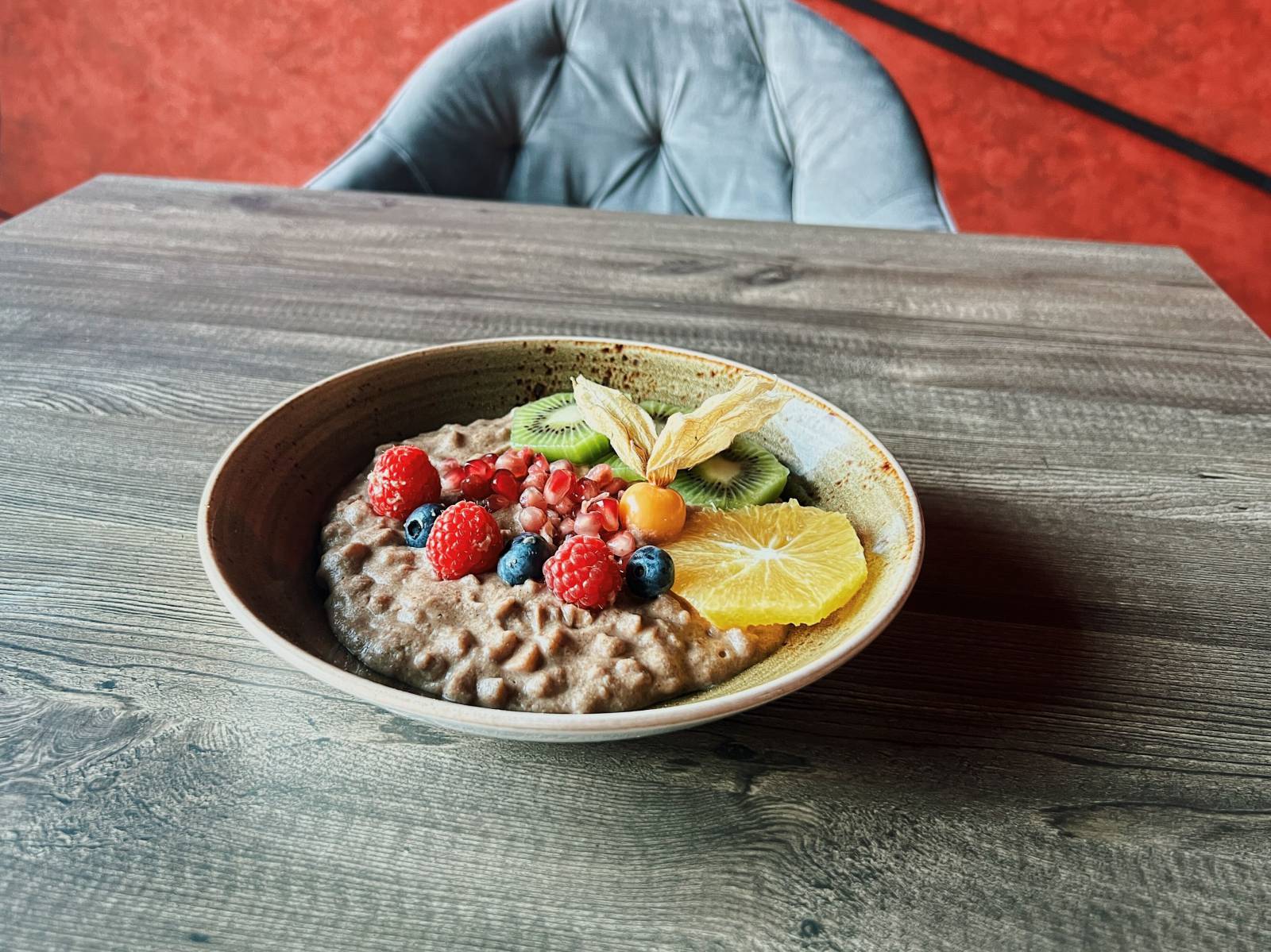 Gekeimter Hirsebrei mit Apfel Symbolfoto
