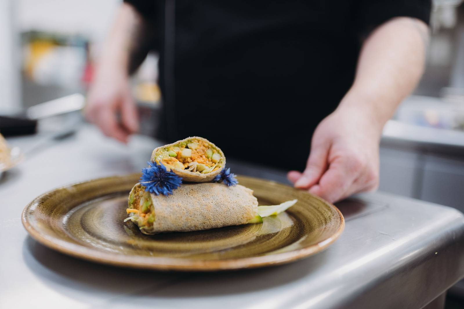 Tortilla mit Gemüsefüllung  Symbolfoto