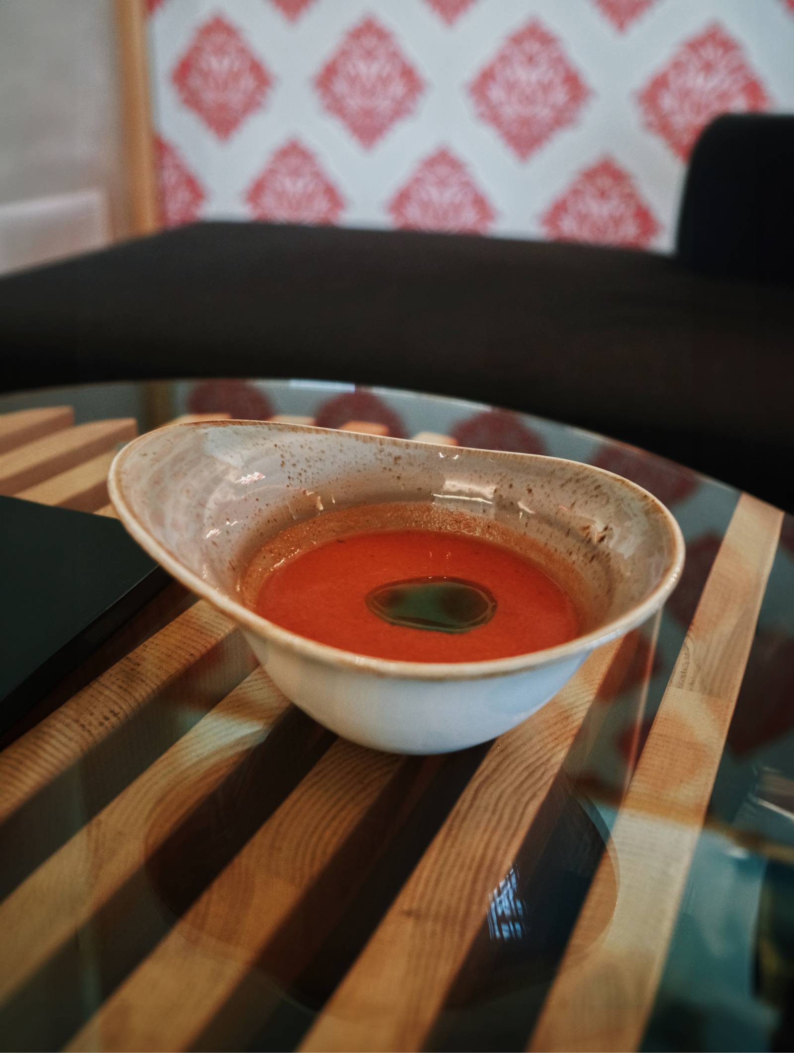 Geeistes Wassermelonen-Tomaten-Süppchen Symbolfoto