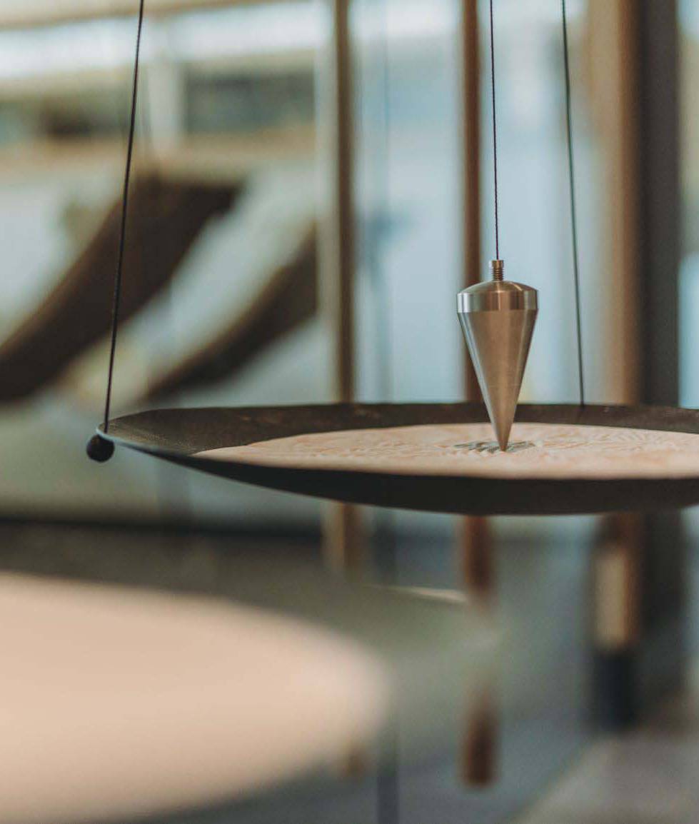 Pendel in Sand im Wellnessbereich