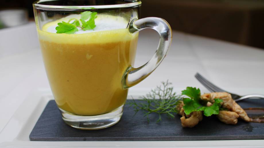 Kürbis-Orangen-Süppchen Symbolfoto