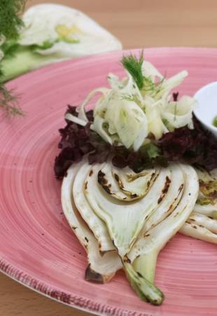 Fenchel an grünem Pesto Symbolfoto