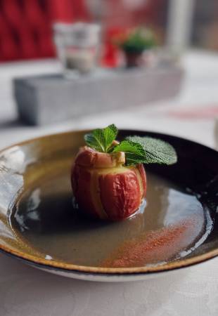 Bratapfel mit Vanille-Weißweinsauce Symbolfoto
