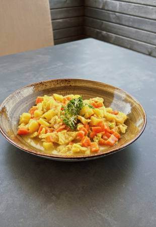 Wirsing-Kartoffel-Karotten-Curry Symbolfoto