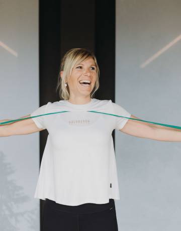 Frau beim Fitnesstraining in der Rosenalp