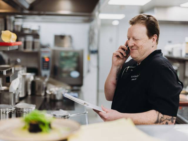 Küchenchef in der Küche Rosenalp