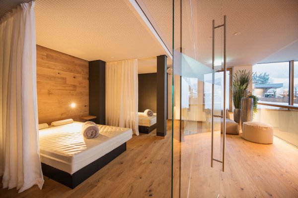 Rosenalp SPA Relaxzonen und Ruheliegen im ersten Stock