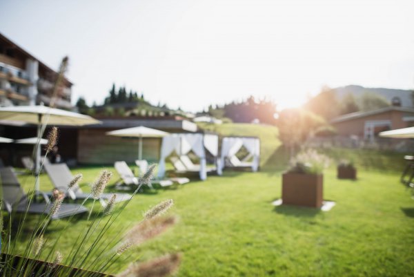 Rosenalp SPA Wellnessgarten im Sommer